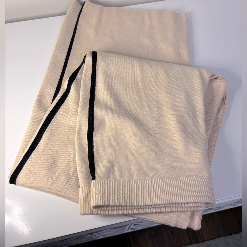 NWT Le Lis Collection Wide Leg Knit Pants